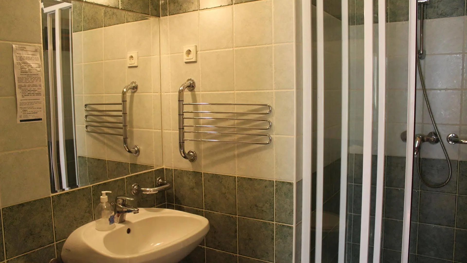 Boulevard City Panzio - Self Check-In Budapest 3*,